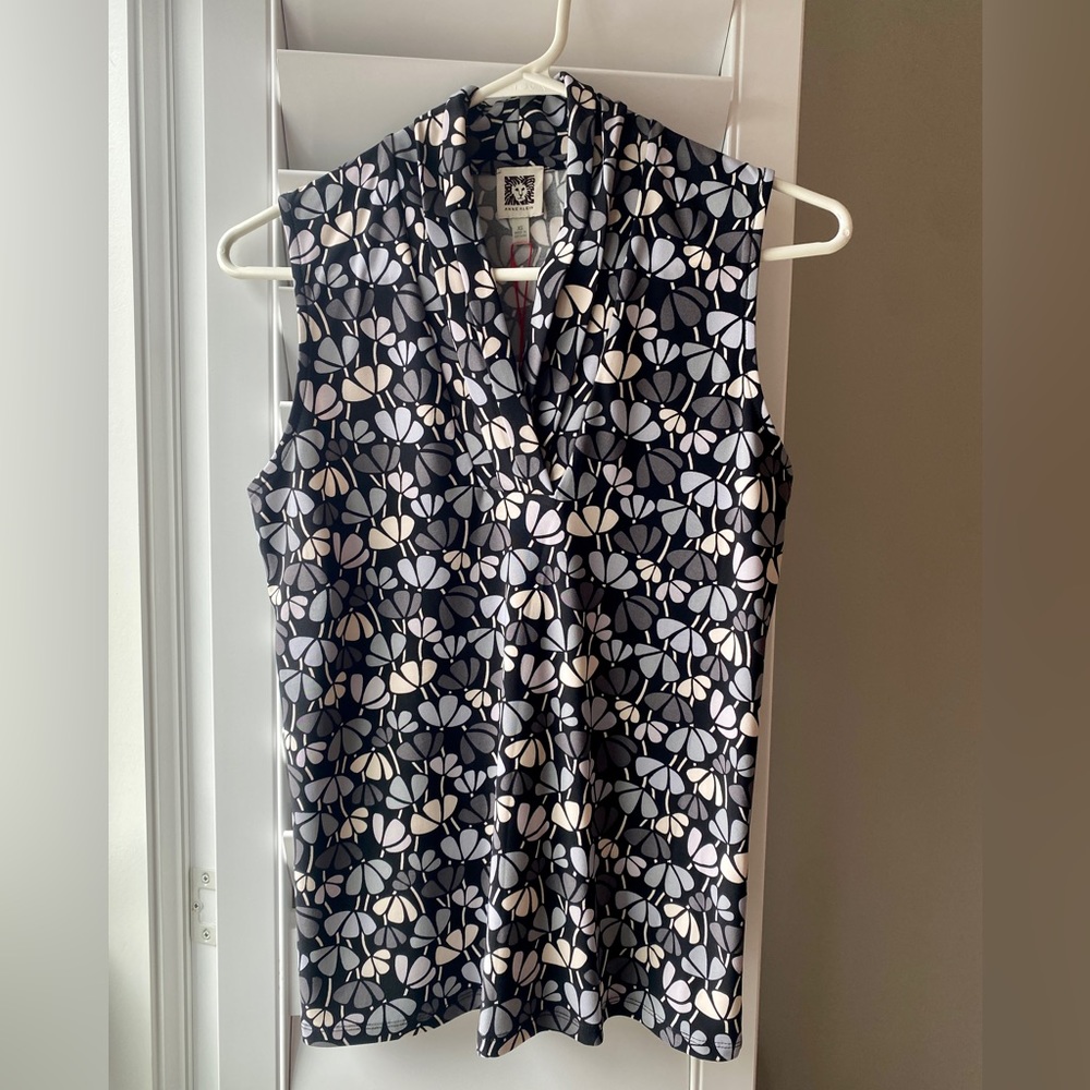 New with Tags - Sleeveless top, perfect for a summer work outfit!